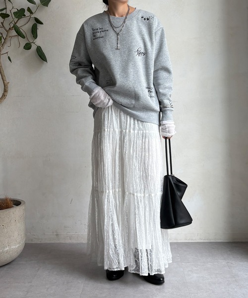 DouDou（ドゥドゥ）の「【WEB限定】裏毛裏起毛ランダム刺繍ロゴトップス（Tシャツ/カットソー・レディース・ベージュ/ライトグレー/チャコールグレー・FREE）」の5枚目の写真