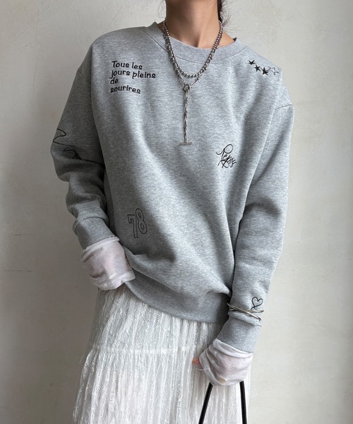 DouDou（ドゥドゥ）の「【WEB限定】裏毛裏起毛ランダム刺繍ロゴトップス（Tシャツ/カットソー・レディース・ベージュ/ライトグレー/チャコールグレー・FREE）」の9枚目の写真