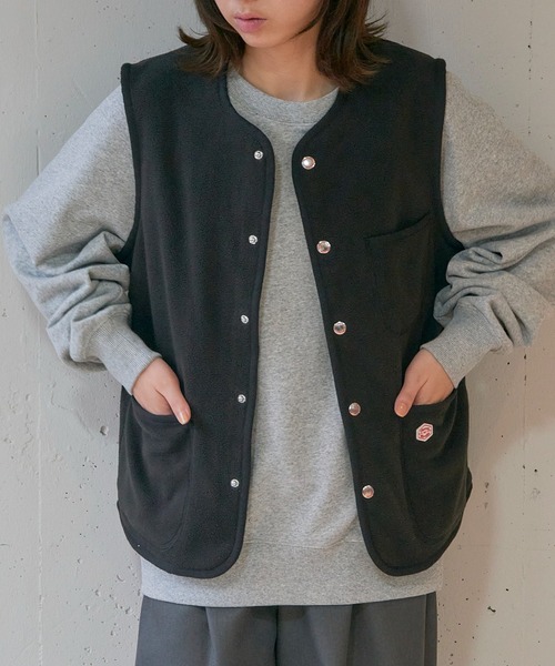 Vincent et Mireille（バンソンエミレイユ）の「【Vincent et Mireille】FLEECE VEST（ベスト・レディース・ブラック/ベージュ・36）」の5枚目の写真