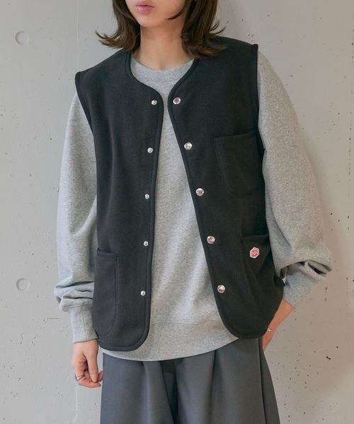 Vincent et Mireille（バンソンエミレイユ）の「【Vincent et Mireille】FLEECE VEST（ベスト・レディース・ブラック/ベージュ・36）」の6枚目の写真