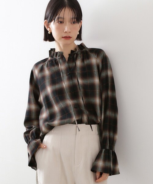 THE SHOP TK （ザ ショップ ティーケー ）の「起毛オンブレフリルブラウス（シャツ/ブラウス・レディース・ブラウン系2/ネイビー系1・12/13）」の2枚目の写真