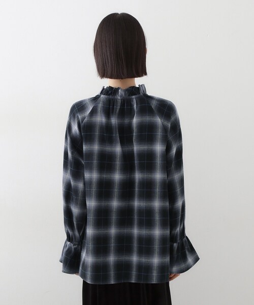 THE SHOP TK （ザ ショップ ティーケー ）の「起毛オンブレフリルブラウス（シャツ/ブラウス・レディース・ブラウン系2/ネイビー系1・12/13）」の5枚目の写真