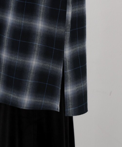 THE SHOP TK （ザ ショップ ティーケー ）の「起毛オンブレフリルブラウス（シャツ/ブラウス・レディース・ブラウン系2/ネイビー系1・12/13）」の3枚目の写真