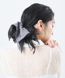 Perfect Suit FActory（パーフェクトスーツファクトリー）の「ハートチャーム スクエア ビッグシュシュ（シュシュ）」