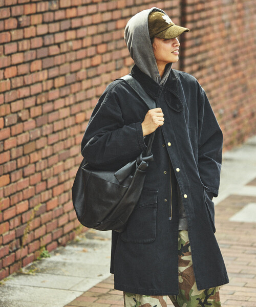 Firsthand（ファーストハンド）の「Firsthand/ファーストハンド Leather Banana Big Shoulder Bag / レザーバナナビッグショルダー / メッセンジャーバッグ / 牛革 / 撥水レザー（ショルダーバッグ・メンズ・ブラック・ONE SIZE）」の4枚目の写真