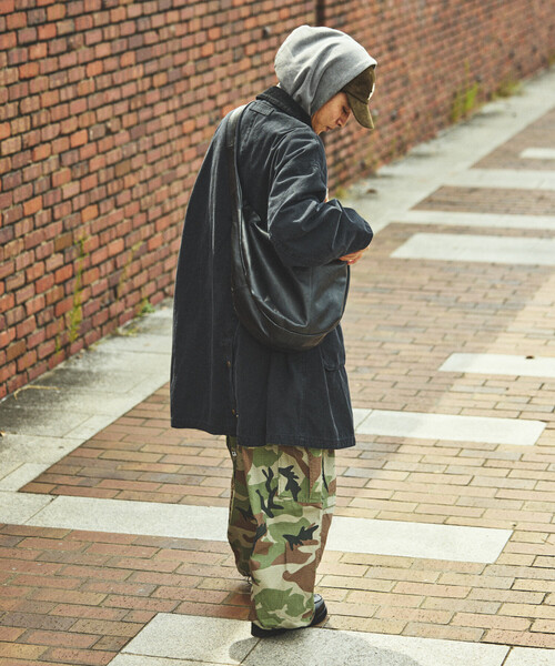 Firsthand（ファーストハンド）の「Firsthand/ファーストハンド Leather Banana Big Shoulder Bag / レザーバナナビッグショルダー / メッセンジャーバッグ / 牛革 / 撥水レザー（ショルダーバッグ・メンズ・ブラック・ONE SIZE）」の7枚目の写真