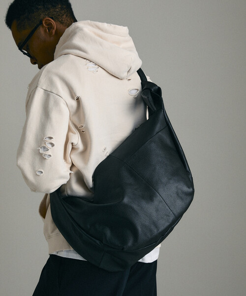 Firsthand（ファーストハンド）の「Firsthand/ファーストハンド Leather Banana Big Shoulder Bag / レザーバナナビッグショルダー / メッセンジャーバッグ / 牛革 / 撥水レザー（ショルダーバッグ・メンズ・ブラック・ONE SIZE）」の14枚目の写真