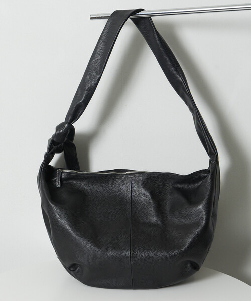 Firsthand（ファーストハンド）の「Firsthand/ファーストハンド Leather Banana Big Shoulder Bag / レザーバナナビッグショルダー / メッセンジャーバッグ / 牛革 / 撥水レザー（ショルダーバッグ・メンズ・ブラック・ONE SIZE）」の17枚目の写真