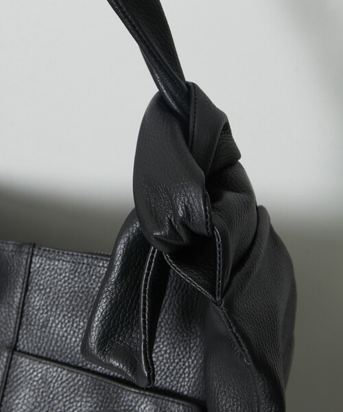 Firsthand（ファーストハンド）の「Firsthand/ファーストハンド Leather Banana Big Shoulder Bag / レザーバナナビッグショルダー / メッセンジャーバッグ / 牛革 / 撥水レザー（ショルダーバッグ・メンズ・ブラック・ONE SIZE）」の19枚目の写真