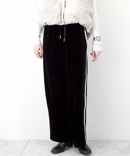 STYLEBLOCK(スタイルブロック)の「ベロアサイドラインストレートパンツ(その他パンツ・レディース・ブラウン/グリーン/ブラック/グレー・M)」の10枚目の写真