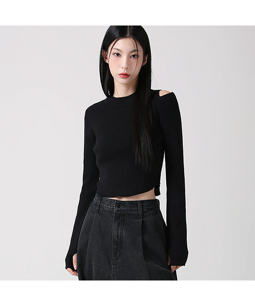 AVANDRESS(アバンドレス )の「Tati Hole Round Knit BLACK(ニット/セーター・レディース・ブラック・SMALL/MEDIUM)」の1枚目の写真
