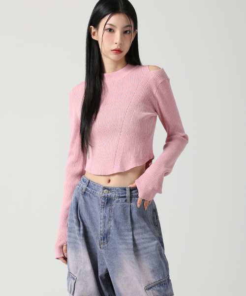 AVANDRESS(アバンドレス )の「Tati Hole Round Knit BLACK(ニット/セーター・レディース・ブラック・SMALL/MEDIUM)」の5枚目の写真
