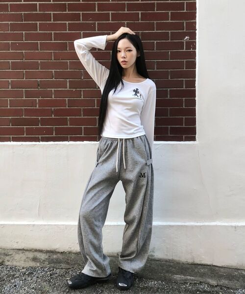 MUCENT(ムセント)の「サハラホピクロスユーネックスモールロゴ長袖Tシャツ(2カラー)(Tシャツ/カットソー・レディース・ホワイト/ブラック・FREE)」の6枚目の写真