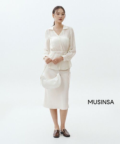 TTUDEMENT(トュードメント)の「SATIN LONG SKIRT CREAM(スカート・レディース・その他・LARGE/SMALL/MEDIUM)」の6枚目の写真