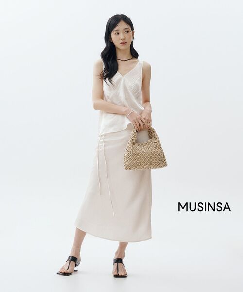 TTUDEMENT(トュードメント)の「SATIN LONG SKIRT CREAM(スカート・レディース・その他・LARGE/SMALL/MEDIUM)」の7枚目の写真