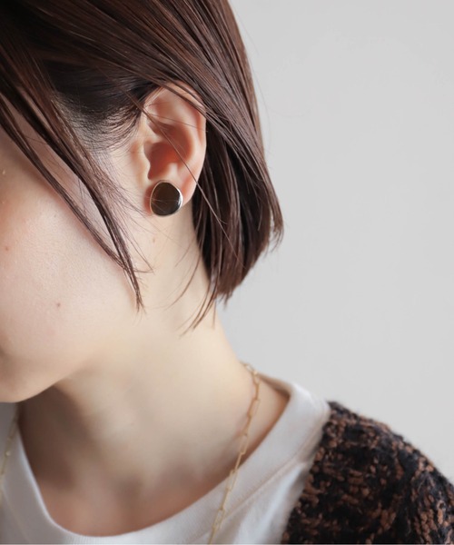 rapiecage(ラピエサージュ)の「クリアカラーカボションイヤリング(イヤリング・レディース・グレー/ブラウン・FREE)」の8枚目の写真