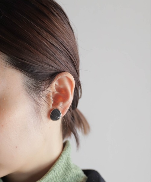 rapiecage(ラピエサージュ)の「クリアカラーカボションイヤリング(イヤリング・レディース・グレー/ブラウン・FREE)」の11枚目の写真