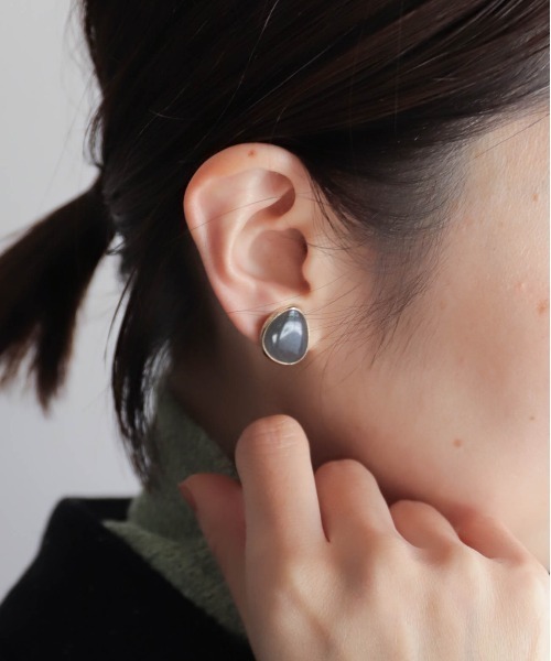 rapiecage(ラピエサージュ)の「クリアカラーカボションイヤリング(イヤリング・レディース・グレー/ブラウン・FREE)」の12枚目の写真