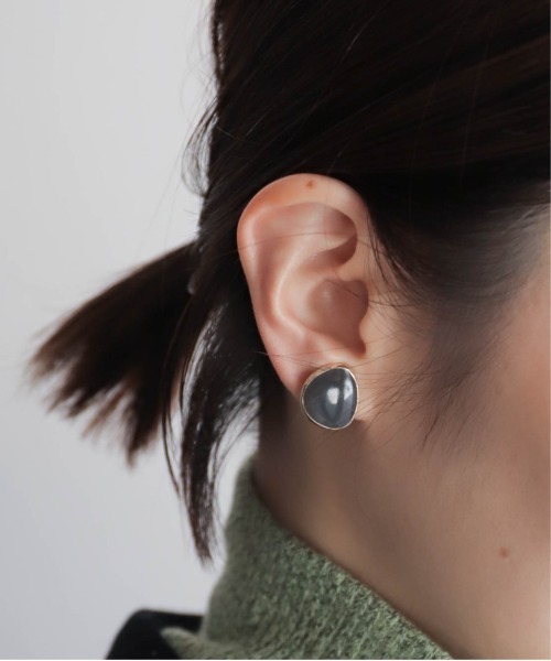 rapiecage(ラピエサージュ)の「クリアカラーカボションイヤリング(イヤリング・レディース・グレー/ブラウン・FREE)」の4枚目の写真