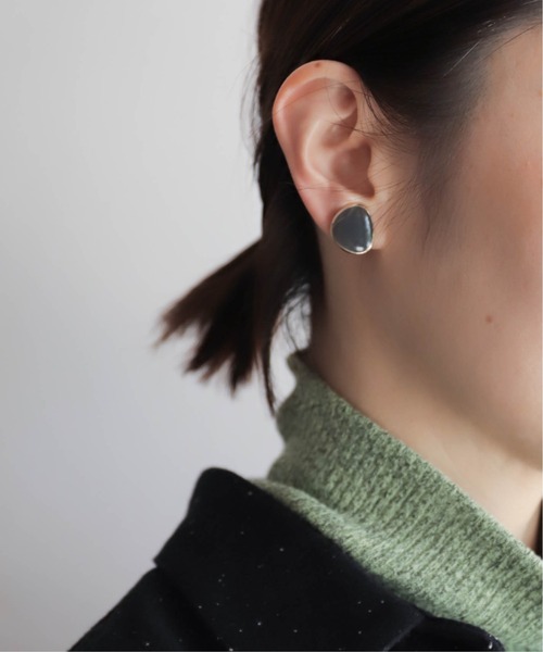 rapiecage(ラピエサージュ)の「クリアカラーカボションイヤリング(イヤリング・レディース・グレー/ブラウン・FREE)」の13枚目の写真