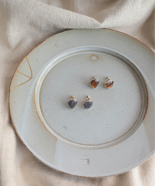 rapiecage(ラピエサージュ)の「クリアカラーカボションイヤリング(イヤリング・レディース・グレー/ブラウン・FREE)」の6枚目の写真