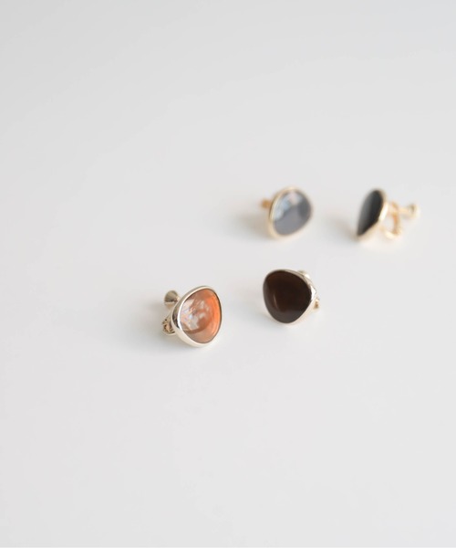 rapiecage(ラピエサージュ)の「クリアカラーカボションイヤリング(イヤリング・レディース・グレー/ブラウン・FREE)」の14枚目の写真