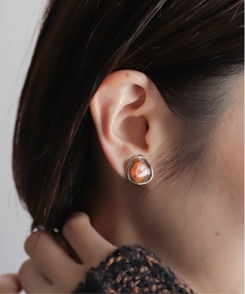 rapiecage(ラピエサージュ)の「クリアカラーカボションイヤリング(イヤリング・レディース・グレー/ブラウン・FREE)」の9枚目の写真