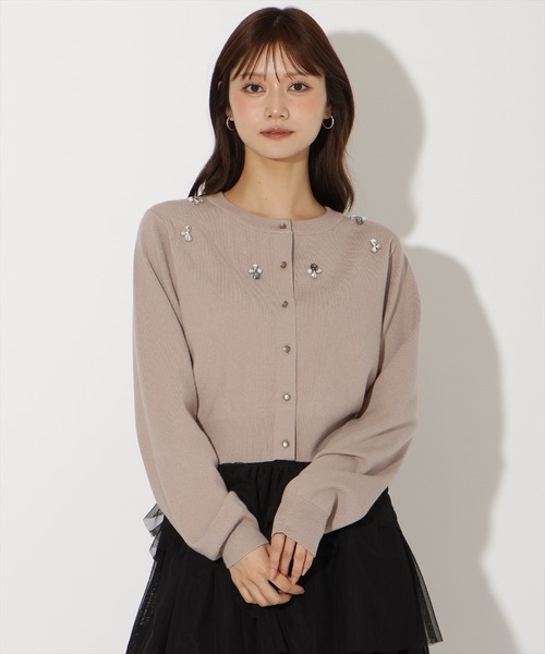 AND COUTURE(アンドクチュール)の「ビジュー×パールニットカーディガン(カーディガン/ボレロ・レディース・ブラック/レッド/サックスブルー/アイボリー/ベージュ・FREE)」の3枚目の写真