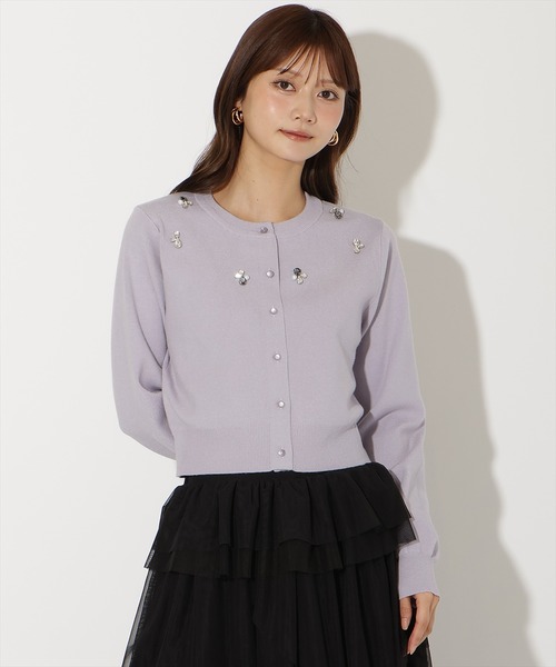 AND COUTURE(アンドクチュール)の「ビジュー×パールニットカーディガン(カーディガン/ボレロ・レディース・ブラック/レッド/サックスブルー/アイボリー/ベージュ・FREE)」の4枚目の写真