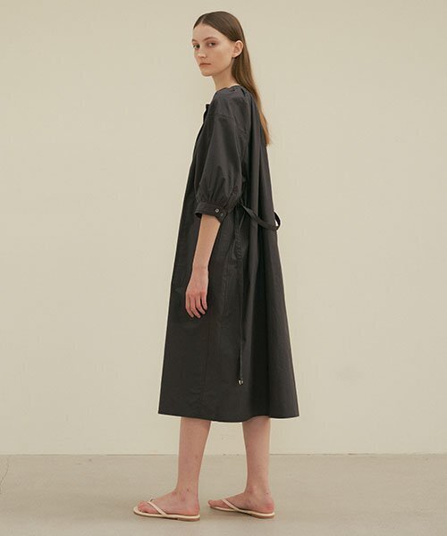 LINGSEOUL(リングソウル)の「voluminous shirring dress-charcoal(ワンピース・レディース・その他・FREE)」の4枚目の写真