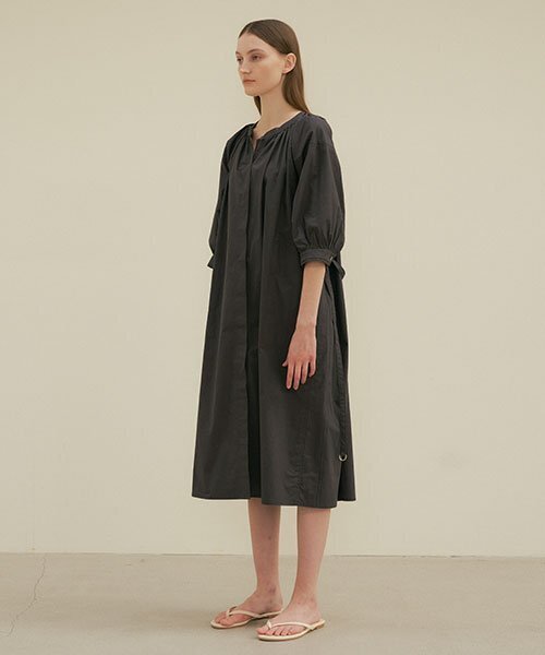 LINGSEOUL(リングソウル)の「voluminous shirring dress-charcoal(ワンピース・レディース・その他・FREE)」の5枚目の写真