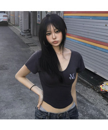 MUCENT（ムセント）の「オニキスシースルーシグネチャーロゴVネッククロップ半袖Tシャツ(7カラー)（Tシャツ/カットソー）」