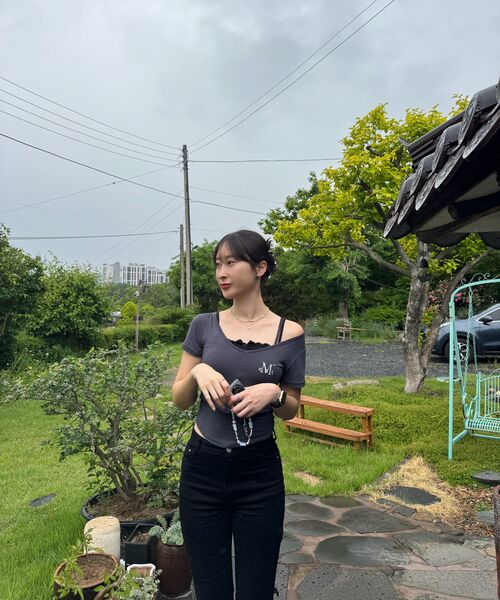 MUCENT（ムセント）の「オニキスシースルーシグネチャーロゴVネッククロップ半袖Tシャツ（7カラー）（Tシャツ/カットソー・レディース・Beige/ネイビー/ホワイト/チャコールグレー/ブラック/カーキ/スカイブルー・FREE）」の18枚目の写真