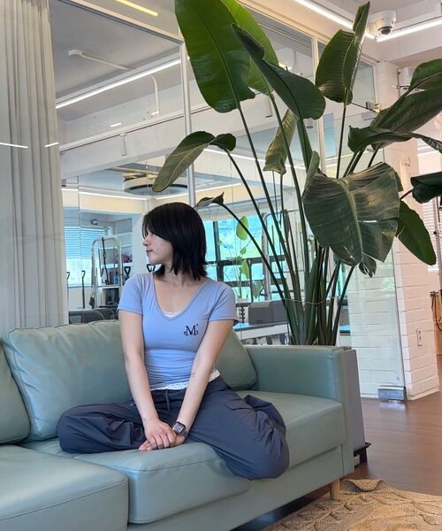 MUCENT（ムセント）の「オニキスシースルーシグネチャーロゴVネッククロップ半袖Tシャツ（7カラー）（Tシャツ/カットソー・レディース・Beige/ネイビー/ホワイト/チャコールグレー/ブラック/カーキ/スカイブルー・FREE）」の11枚目の写真