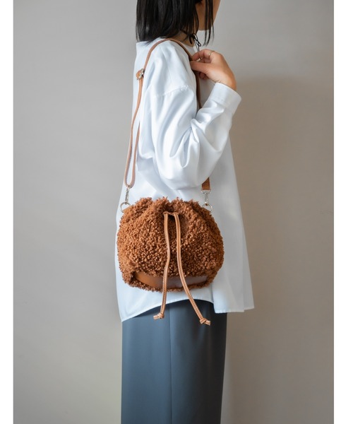 MARLON FIRENZE(マーロンフィレンツェ)の「Secchiello Mair Bag Teddy(ショルダーバッグ・レディース・ブラック/ライトベージュ・ONE SIZE)」の3枚目の写真