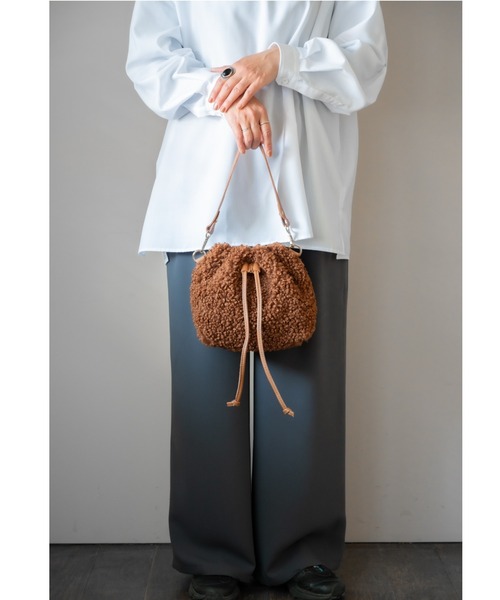 MARLON FIRENZE(マーロンフィレンツェ)の「Secchiello Mair Bag Teddy(ショルダーバッグ・レディース・ブラック/ライトベージュ・ONE SIZE)」の4枚目の写真
