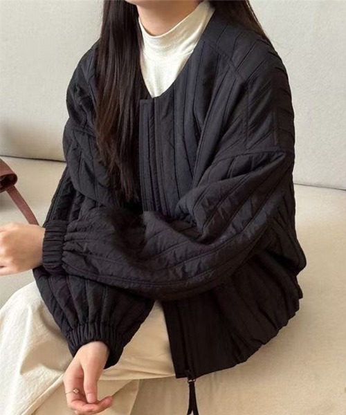 by LEGNA(バイレグナ)の「ゆったりx中綿大人のショートジャケット(ノーカラージャケット・レディース・アイボリー/ブラック・SMALL/MEDIUM/LARGE/X-LARGE)」の12枚目の写真