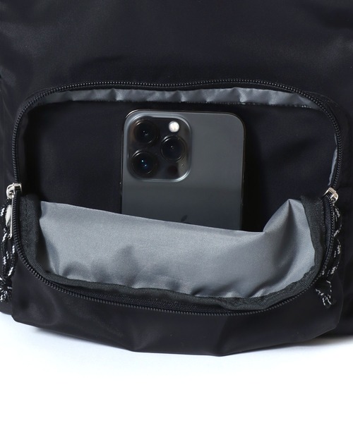 OUTDOOR PRODUCTS（アウトドアプロダクツ）の「OUTDOOR PRODUCTS（アウトドアプロダクツ）ラスターツイル ナイロンデイパック 16L/レディース ママバッグ（バックパック/リュック・レディース・ベージュ/ブラック・FREE）」の22枚目の写真