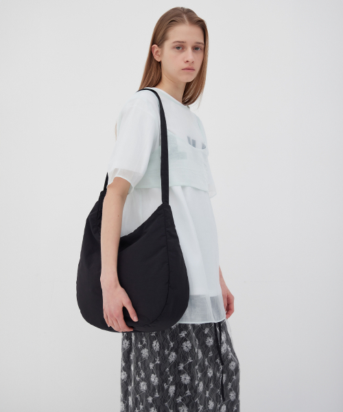 LEVAR(レバー)の「Levar Comfy Cross Bag - Black(メッセンジャーバッグ・レディース・ブラック・FREE)」の1枚目の写真