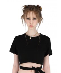 RIBBON BACK SLIT CROP T-SHIRT BLACK