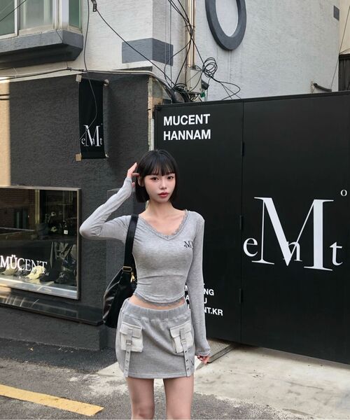 MUCENT(ムセント)の「サニアレースVネック長袖Tシャツ(6色)(Tシャツ/カットソー・レディース・グレー/ホワイト/ブラック/ネイビー/パープル/ピンク・FREE)」の12枚目の写真
