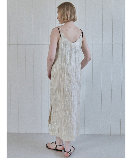 AVANT-G(アバン)の「Metal Pleated Layered Dress - BEIGE(ワンピース・レディース・その他・FREE)」の2枚目の写真