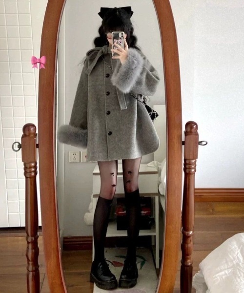 LOULOU select(ルルセレクト)の「リボンファーカフスミドルコート(その他アウター・レディース・グレー・M)」の4枚目の写真