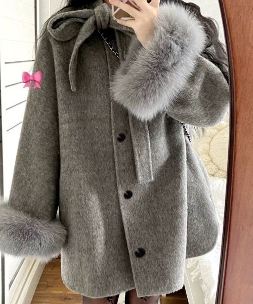 LOULOU select(ルルセレクト)の「リボンファーカフスミドルコート(その他アウター・レディース・グレー・M)」の2枚目の写真