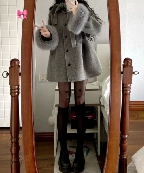 LOULOU select(ルルセレクト)の「リボンファーカフスミドルコート(その他アウター・レディース・グレー・M)」の3枚目の写真