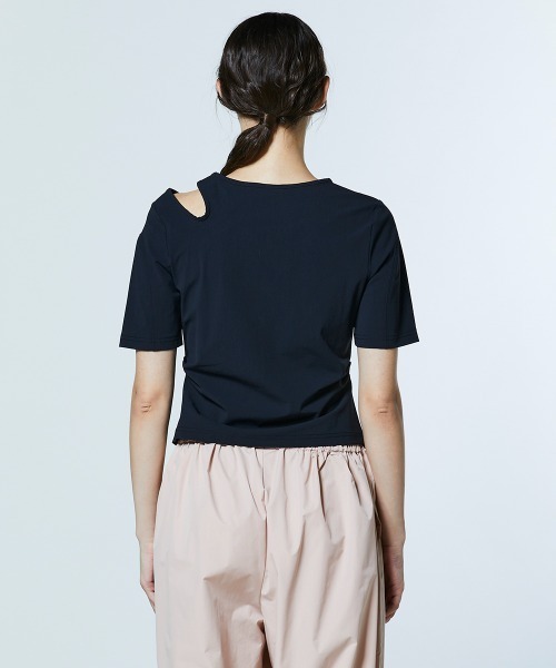 DOUBLE STANDARD CLOTHING(ダブルスタンダードクロージング)の「カットアウトウエストタックトップス(Tシャツ/カットソー・レディース・ブラック/オフホワイト・FREE)」の6枚目の写真