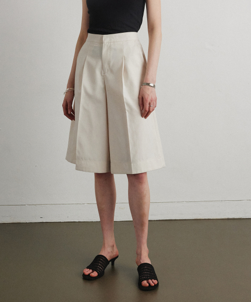 SCULPT TUCK SHORTS_CREAM