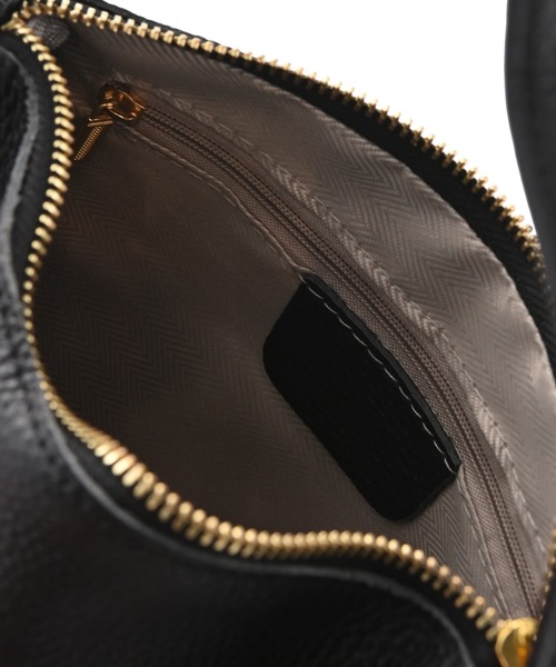 STYLE DELI（スタイルデリ）の「【DELI by】カーブラインリアルレザーショルダーバッグ（ショルダーバッグ・レディース・ブラック・FREE）」の8枚目の写真