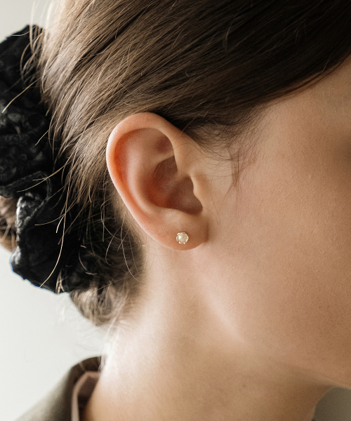 HAS（ハズ）の「HON018  Freshwater pearl Earrings（ピアス（両耳用）・レディース・シルバー・FREE）」の4枚目の写真