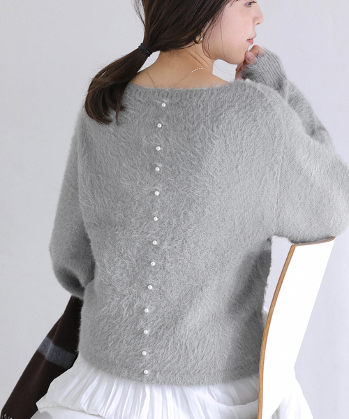 La TOTALITE（ラトータリテ）の「《WEB限定》【洗える】ファーバックパール長袖プルオーバー（ニット/セーター・レディース・グレー/ベージュ・FREE）」の3枚目の写真